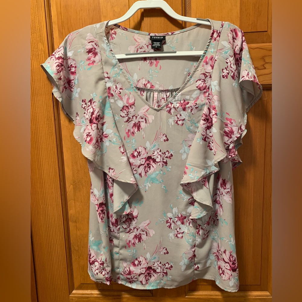 🔴Torrid Floral Top Gray/Purple Sz L (12/14)